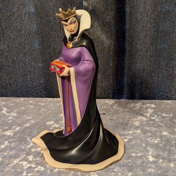 WDCC "Bring Back Her Heart ..." Evil Queen from Snow White with COA and Box - Picture 7 of 13